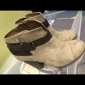 Carlos Santana ankle booties